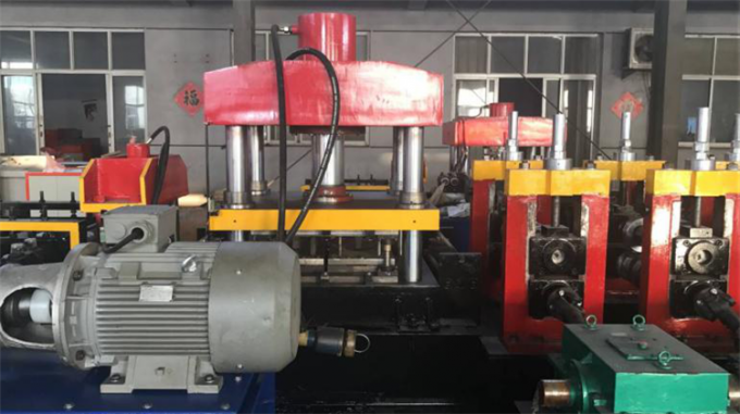 alibabaの機械を形作る明白な電流を通された鋼鉄ガードレールのハイウェー ロール